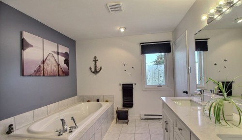 Salle de bains - 102 Rue Marchildon, Amos, QC 
