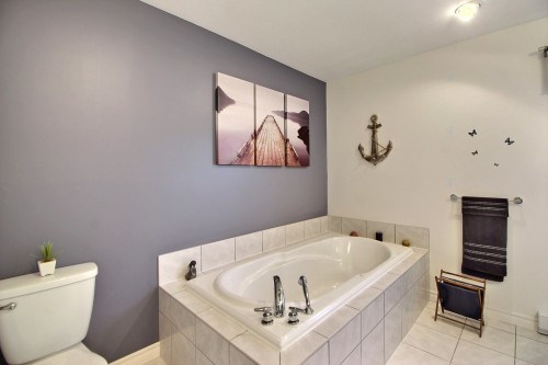 Salle de bains - 102 Rue Marchildon, Amos, QC 