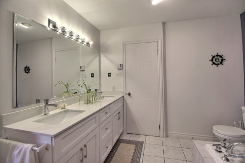 Salle de bains - 102 Rue Marchildon, Amos, QC 