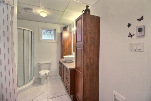 Salle de bains - 102 Rue Marchildon, Amos, QC 