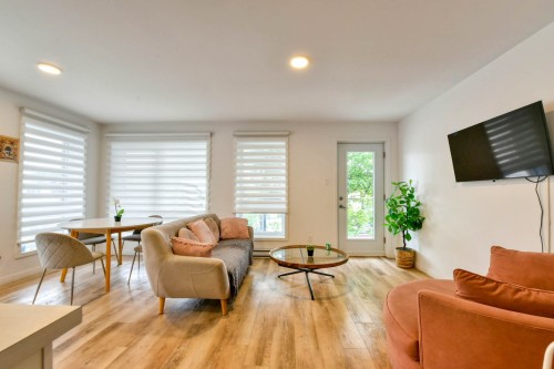Living Room - 102-9509 Av. De Lorimier, Montréal (Villeray/Saint-Michel/Parc-Extension), QC 