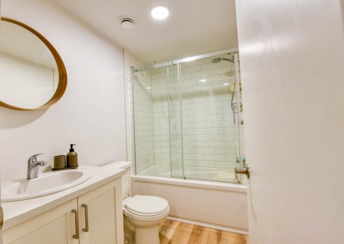 Bathroom - 102-9509 Av. De Lorimier, Montréal (Villeray/Saint-Michel/Parc-Extension), QC 