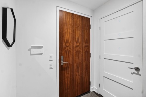 Mud Room - 2809-299 Rue De La Rotonde, Montréal (Verdun/Île-Des-Soeurs), QC 