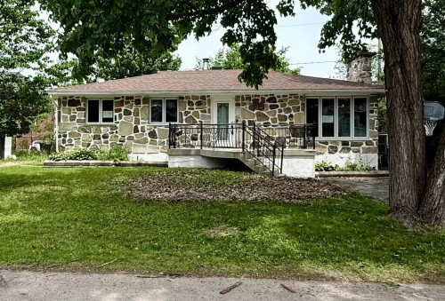 315 8e Avenue  Sainte-Marthe-Sur-Le-Lac, QC J0N 1P0