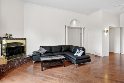 Salon - 632 40E Avenue, Saint-Jérôme, QC 