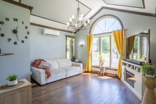 Salon - 1346 8E Rue, Saint-Côme/Linière, QC 