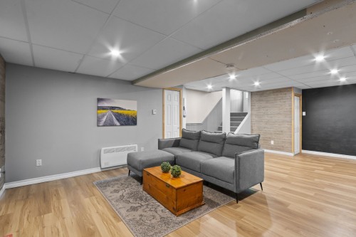 Salle familiale - 4711 Boul. Hébert, Salaberry-De-Valleyfield, QC 