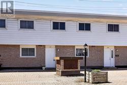 427 MOODIE DRIVE  Ottawa, ON K2H 8A4