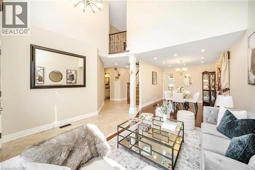 19 Sonata Avenue, Hamilton, ON - Indoor Photo Showing Living Room