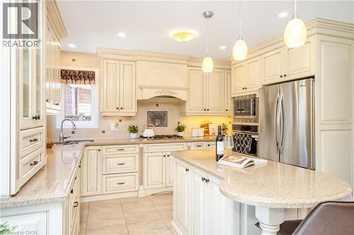 19 Sonata Avenue, Hamilton, ON - Indoor Photo Showing Kitchen With Upgraded Kitchen