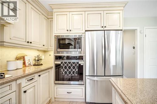 19 Sonata Avenue, Hamilton, ON - Indoor Photo Showing Kitchen