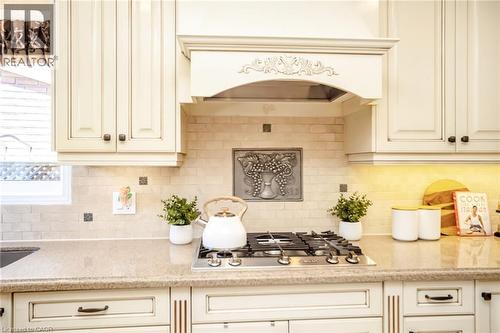 19 Sonata Avenue, Hamilton, ON - Indoor Photo Showing Kitchen