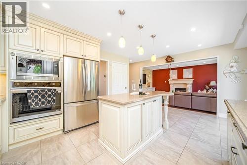 19 Sonata Avenue, Hamilton, ON - Indoor Photo Showing Kitchen With Upgraded Kitchen