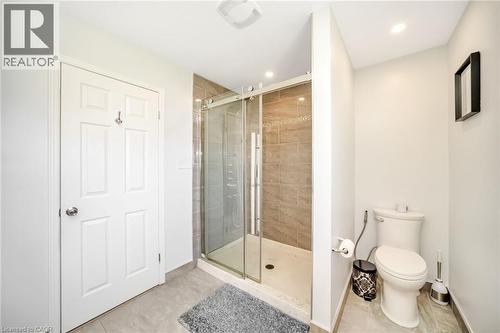 19 Sonata Avenue, Hamilton, ON - Indoor Photo Showing Bathroom