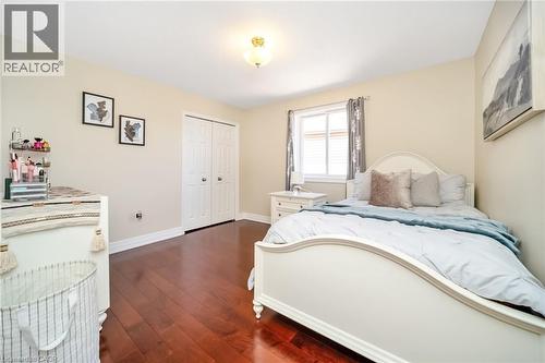 19 Sonata Avenue, Hamilton, ON - Indoor Photo Showing Bedroom