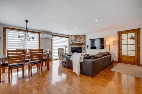 Salon - 219 Ch. Des Habitations-Des-Monts, Saint-Sauveur, QC 