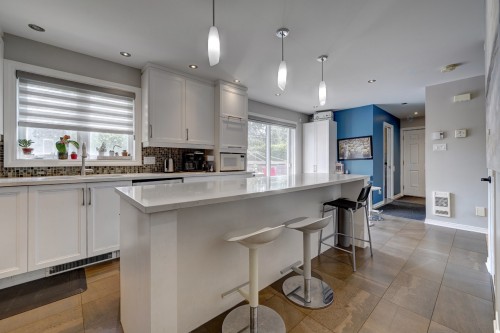 Cuisine - 124 Boul. Pompidou, La Prairie, QC - Indoor Photo Showing Kitchen With Upgraded Kitchen