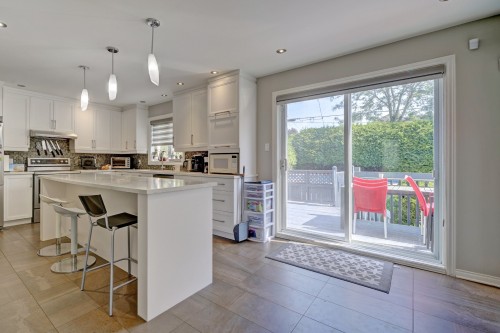 Cuisine - 124 Boul. Pompidou, La Prairie, QC - Indoor Photo Showing Kitchen With Upgraded Kitchen