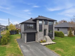 1595 Rue Pelletier Farnham, QC J2N 0G3