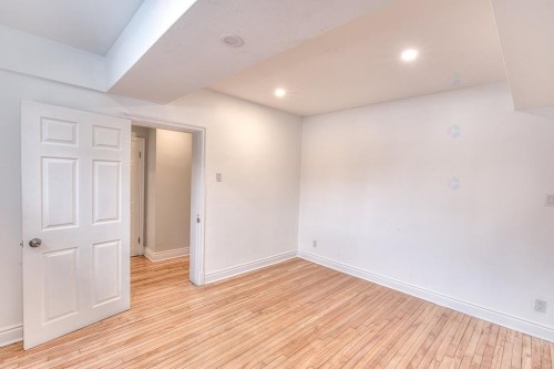 Living Room - 5892A Rue Dolbeau, Montréal (Côte-Des-Neiges/Notre-Dame-De-Grâce), QC - Indoor Photo Showing Other Room