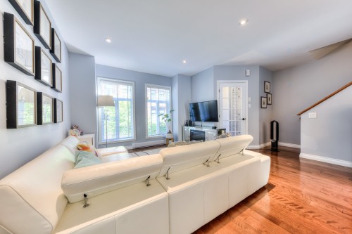 Salon - 413 Av. Mousseau-Vermette, Dorval, QC 