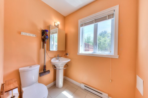 Salle d'eau - 413 Av. Mousseau-Vermette, Dorval, QC 