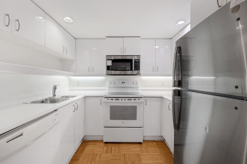 Kitchen - 303-600 Rue De La Montagne, Montréal (Ville-Marie), QC 
