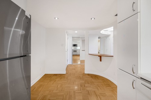Kitchen - 303-600 Rue De La Montagne, Montréal (Ville-Marie), QC 