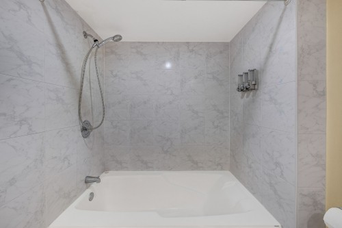 Master Bathroom - 303-600 Rue De La Montagne, Montréal (Ville-Marie), QC 
