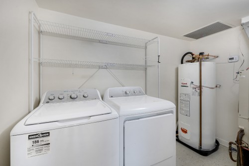 Laundry - 303-600 Rue De La Montagne, Montréal (Ville-Marie), QC 