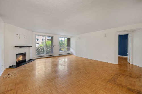 Living Room - 303-600 Rue De La Montagne, Montréal (Ville-Marie), QC 