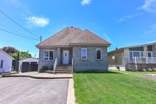 122 40e Avenue  Sainte-Marthe-Sur-Le-Lac, QC J0N 1P0