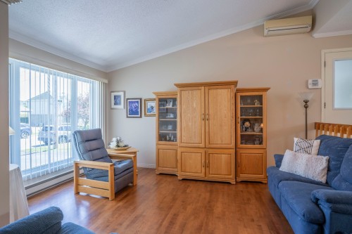 Salon - 3330 3E Avenue, Saint-Georges, QC 