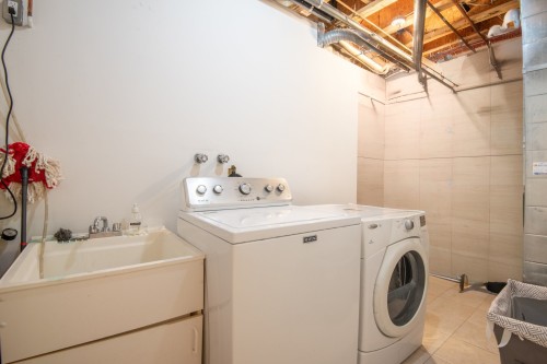 Salle de lavage - 239 Ch. Claude-Lefebvre, Mont-Tremblant, QC - Indoor Photo Showing Laundry Room