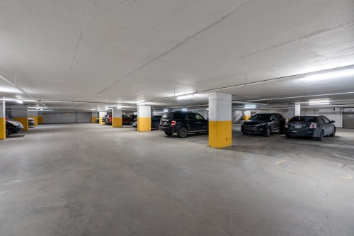 Garage - 704-551 Rue De La Montagne, Montréal (Ville-Marie), QC 