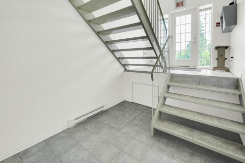 Hall d'entrée/Vestibule - 102-855 Rue Sigouin, Sainte-Adèle, QC - Indoor Photo Showing Other Room