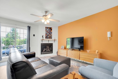 Salon - 102-855 Rue Sigouin, Sainte-Adèle, QC - Indoor Photo Showing Living Room With Fireplace