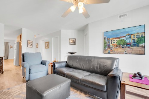 Salon - 102-855 Rue Sigouin, Sainte-Adèle, QC - Indoor Photo Showing Living Room