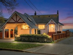 1811 Hollywood Cres Victoria, BC V8S 1J2