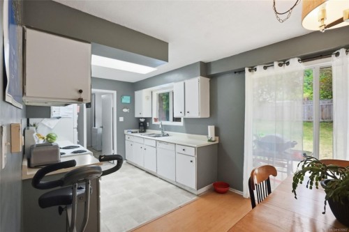 358 Aldous Rd, Qualicum Beach, BC 