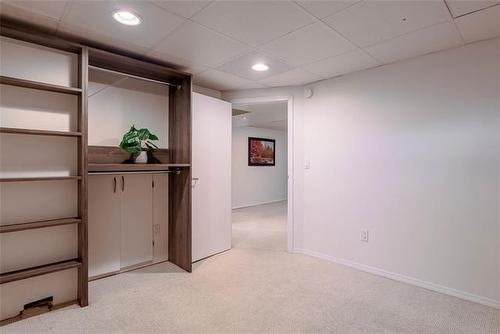 300 Regent Ave, Winnipeg, MB 