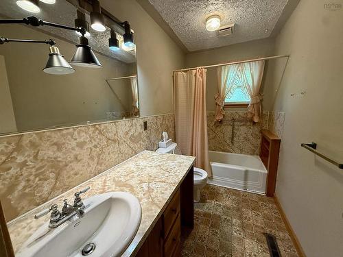 674 Hammonds Plains Road, Bedford, NS 
