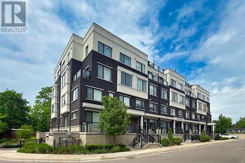 31 - 200 ALEX GARDNER CIRCLE  Aurora, ON L4G 3G5