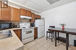 EAT-IN KITCHEN - 