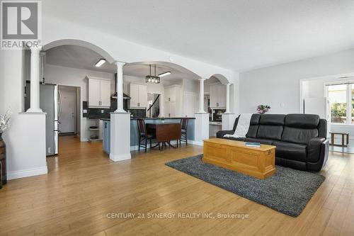 37 Windfield Crescent, Ottawa, ON - Indoor Photo Showing Living Room