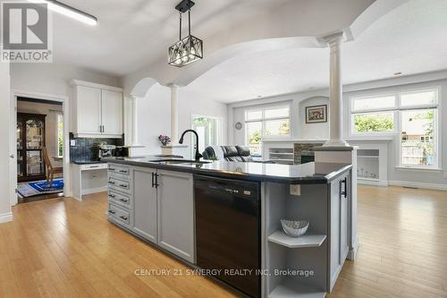 37 Windfield Crescent, Ottawa, ON - Indoor Photo Showing Kitchen
