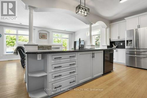 37 Windfield Crescent, Ottawa, ON - Indoor Photo Showing Kitchen With Stainless Steel Kitchen