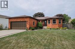 286 Cherrywood Kingsville, ON N9Y 3R4