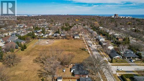 4447 Spruce Avenue, Burlington, ON 