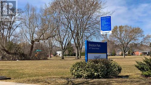 4447 Spruce Avenue, Burlington, ON 
